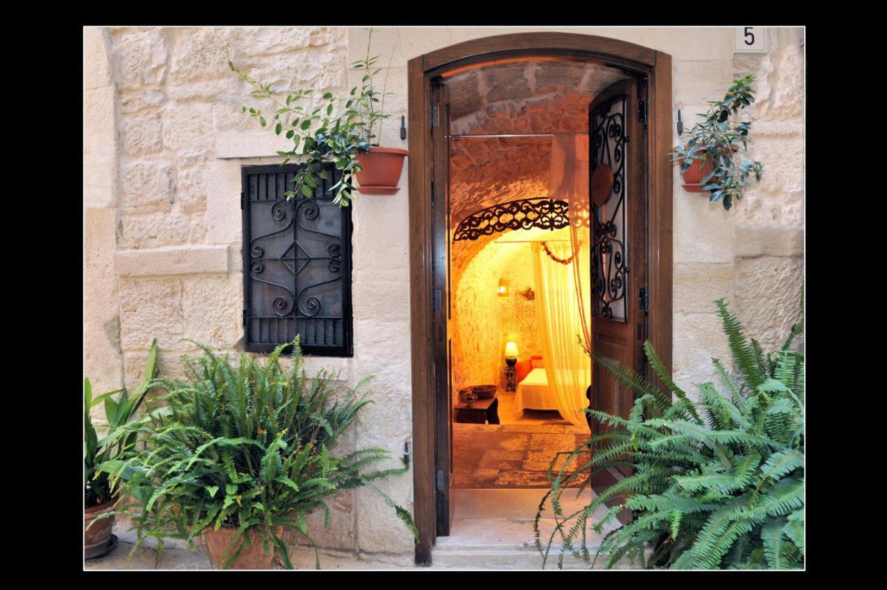 Corte Sagarriga Visconti Bed & Breakfast Giovinazzo Exterior photo