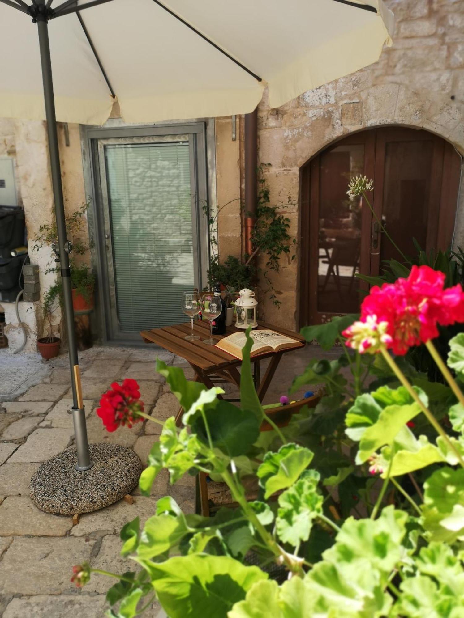 Corte Sagarriga Visconti Bed & Breakfast Giovinazzo Exterior photo