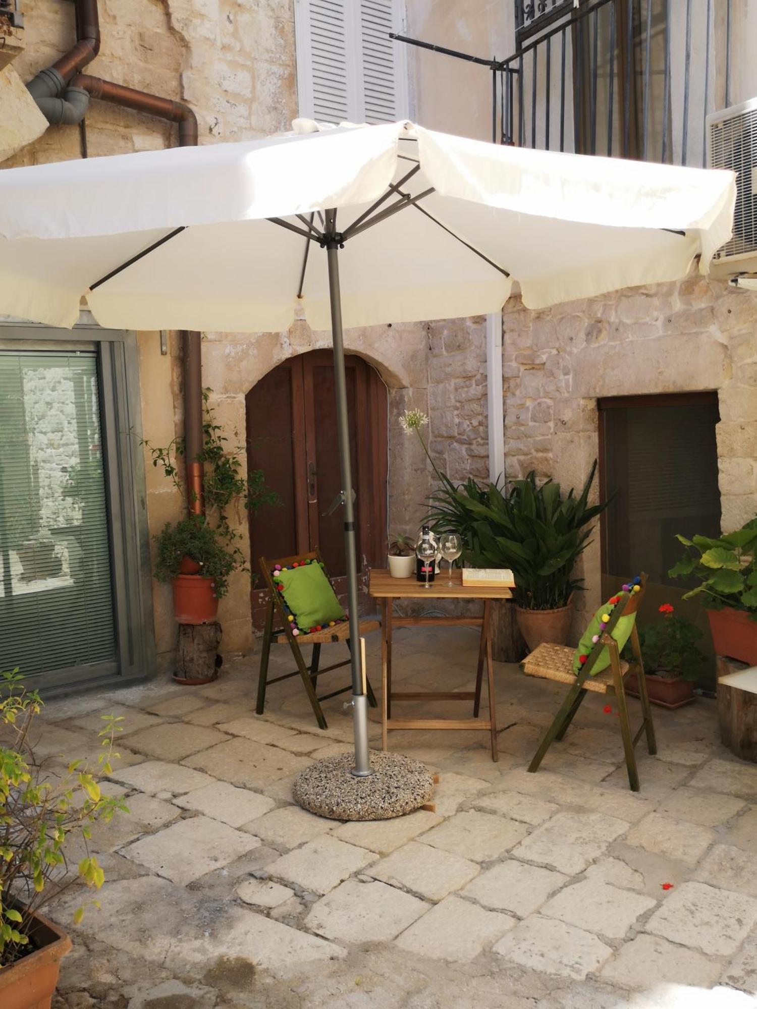 Corte Sagarriga Visconti Bed & Breakfast Giovinazzo Exterior photo